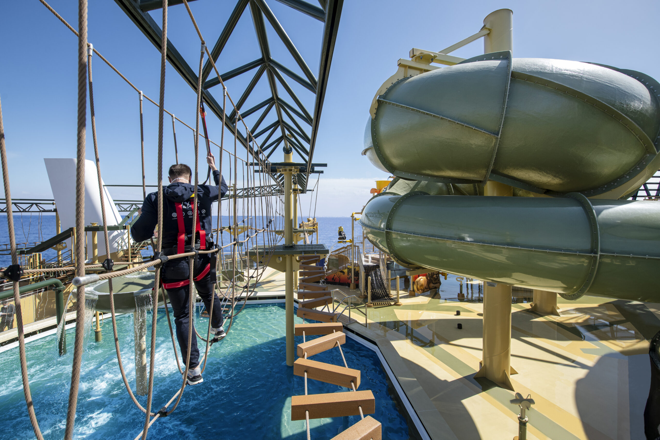 MSC Virtuosa, Himalayan Bridge